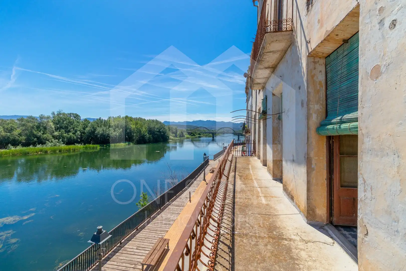 Vista exterior de Edifici en venda en Móra d'Ebre