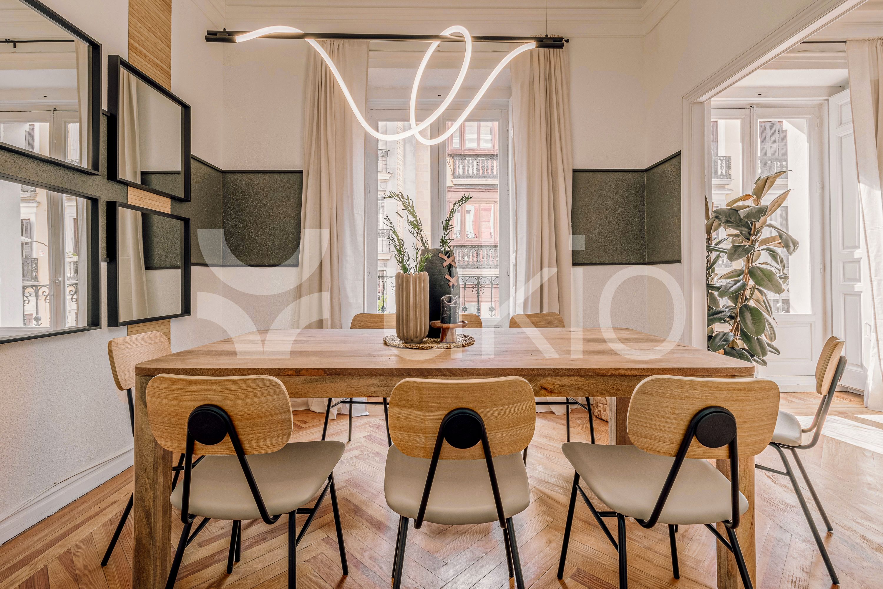 Menjador de Apartament de lloguer en  Madrid Capital amb Aire condicionat, Calefacció i Moblat