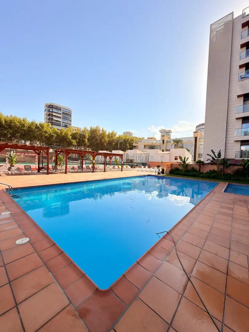 Piscina de Pis en venda en Benidorm amb Aire condicionat, Calefacció i Terrassa