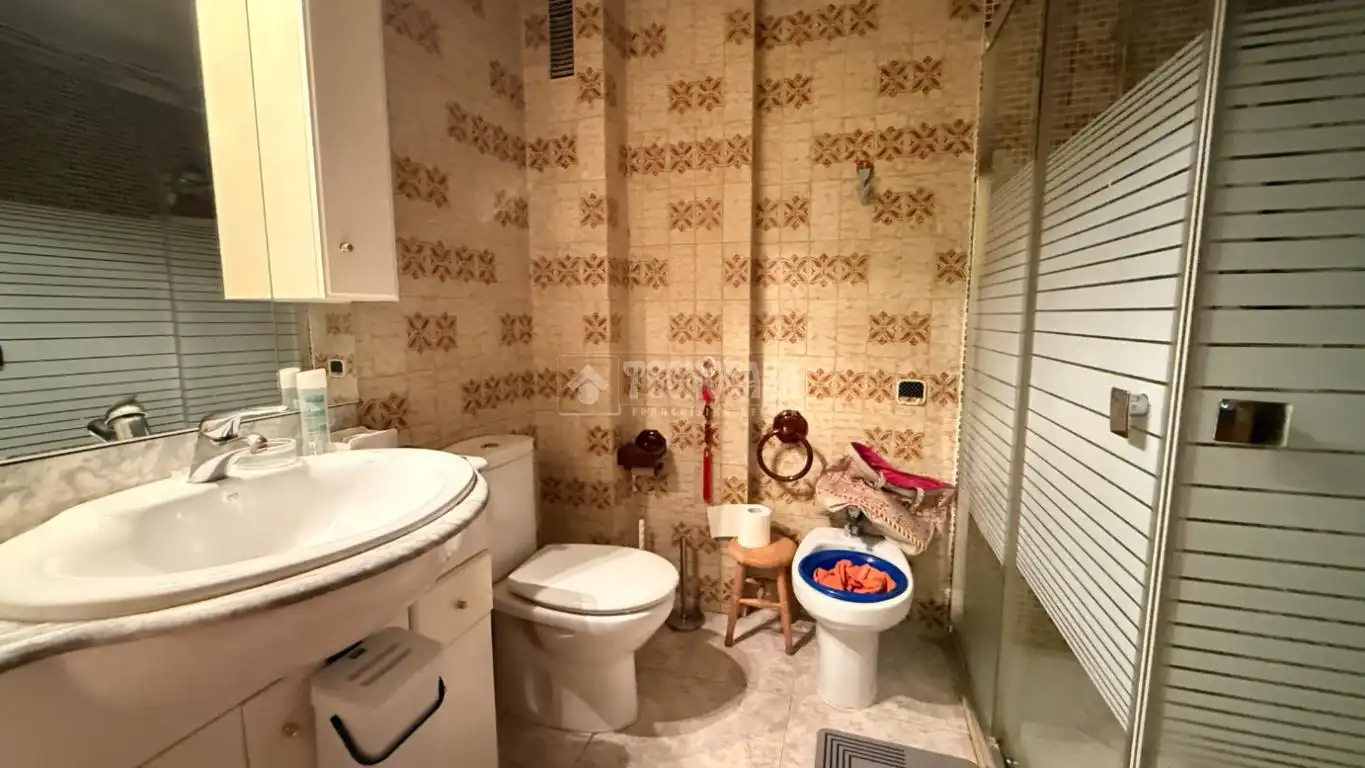 Baño de Piso en venta en Gijón  con Calefacción y Terraza