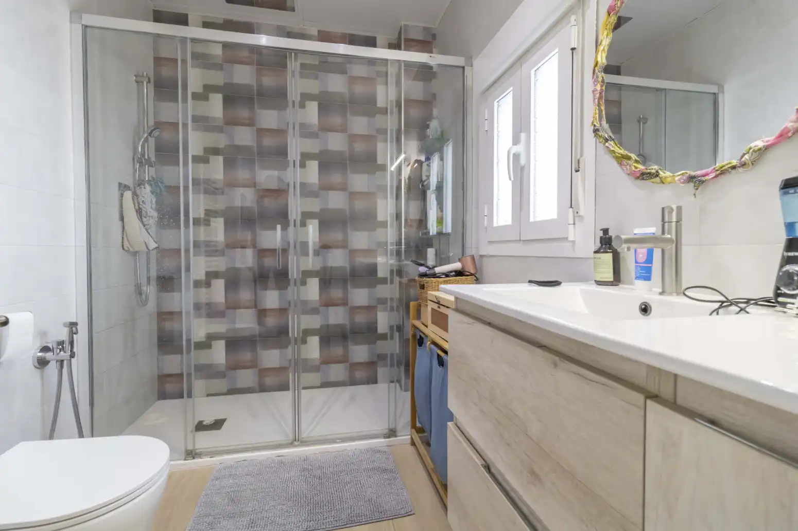 Baño de Casa adosada en venta en Sevilla con Aire acondicionado, Trastero y Piscina