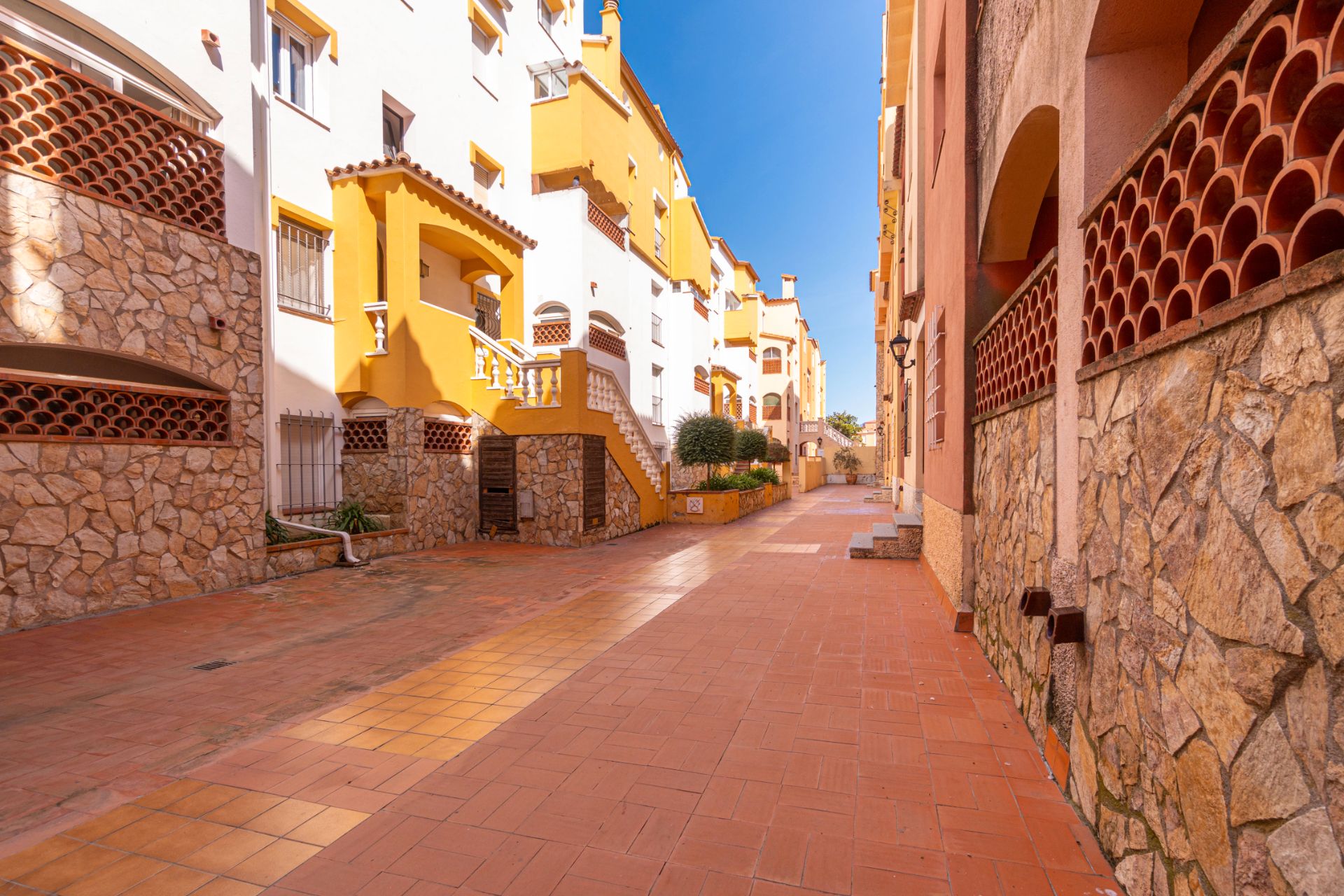 Vista exterior de Piso en venta en Empuriabrava con Aire acondicionado, Calefacción y Amueblado