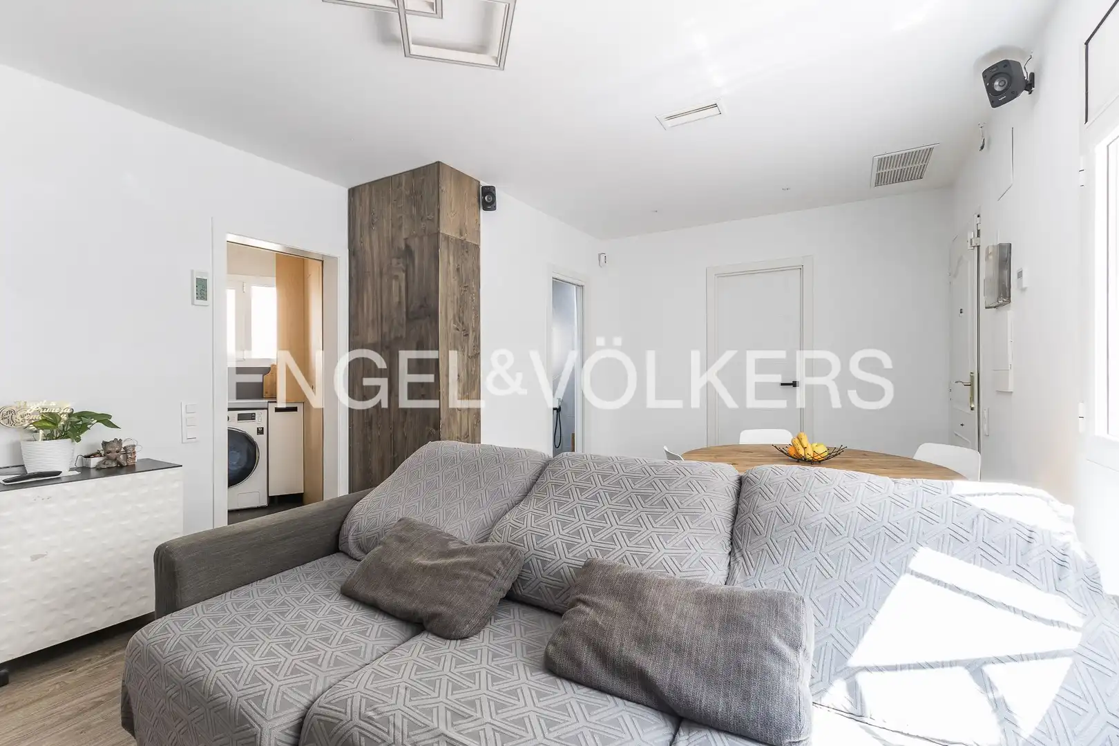 Sala d'estar de Apartament en venda en Sant Joan Despí amb Aire condicionat, Calefacció i Moblat