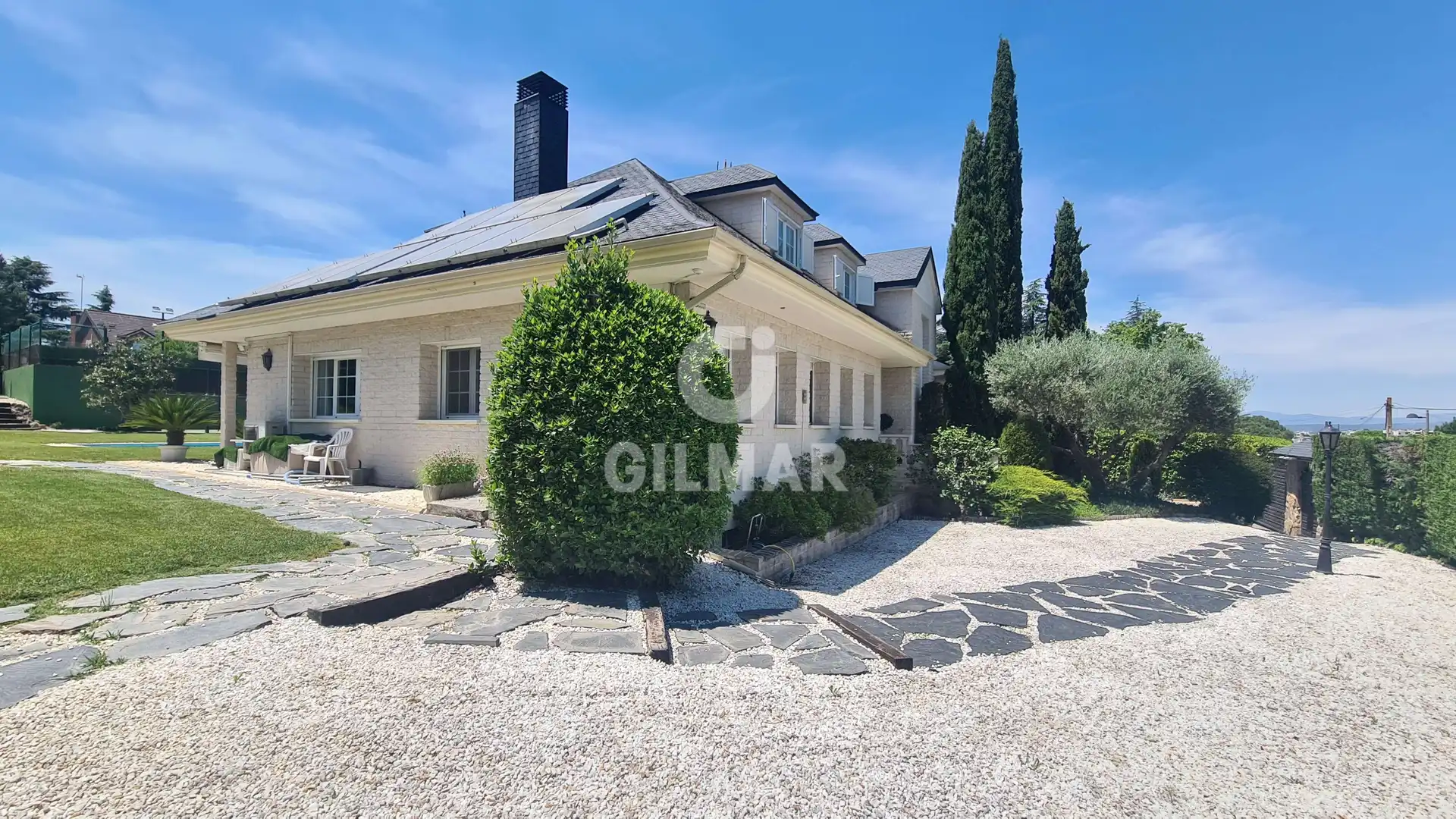 Vista exterior de Casa o chalet en venta en Boadilla del Monte con Calefacción, Jardín privado y Piscina