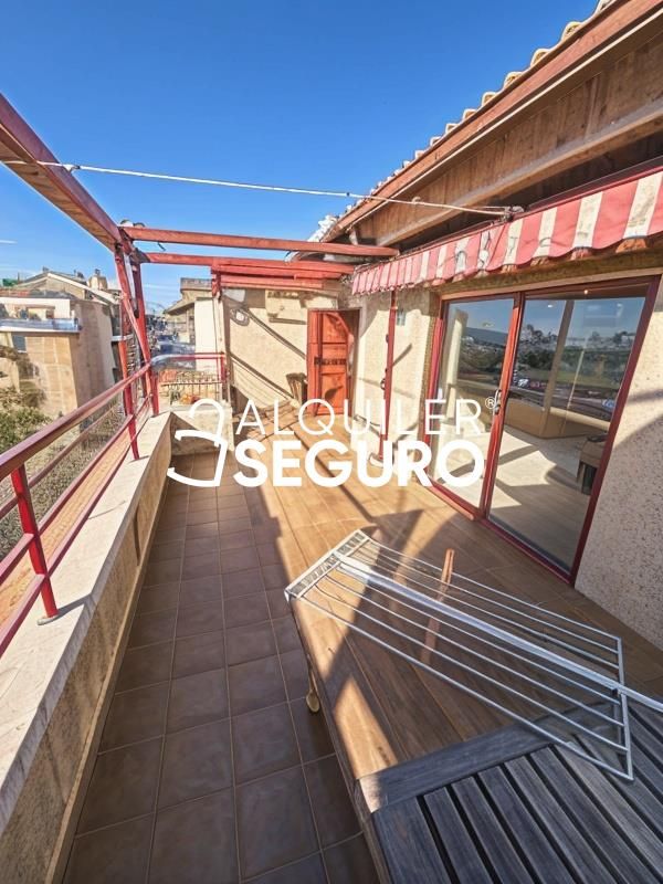 Attic to rent in Solana , Virgen del Rosario