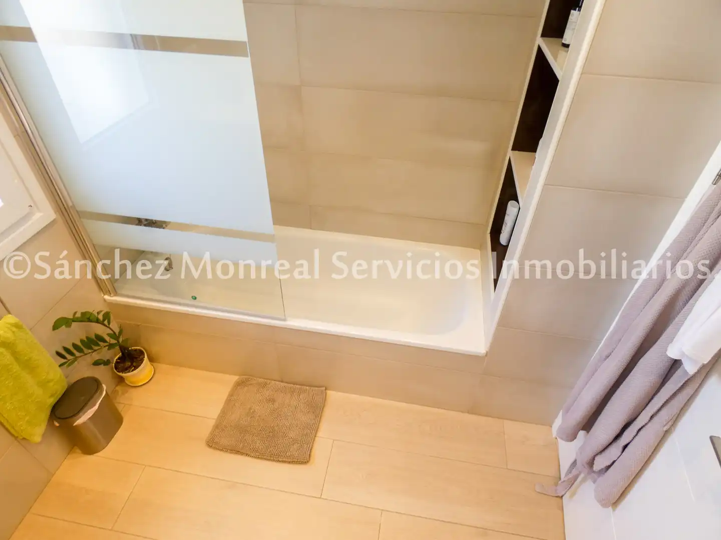 Badezimmer von Einfamilien-Reihenhaus zum Verkauf in Alcázar de San Juan mit Klimaanlage und Heizung