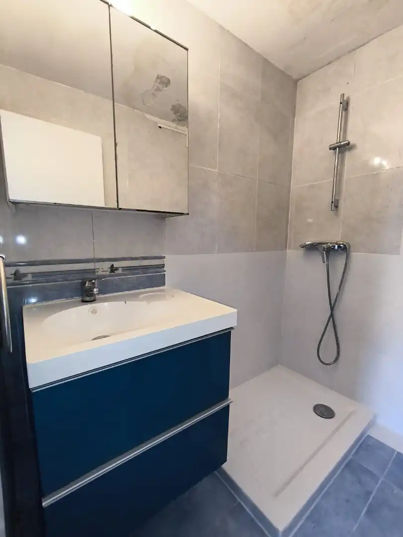 Bathroom of Flat for rent in Getafe  with Air Conditioner, Heating and Washing machine