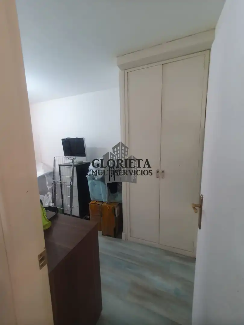 Habitación de Piso en venta en Vigo  con Calefacción, Trastero y Amueblado