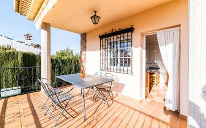 Terrassa de Casa o xalet en venda en Cúllar Vega amb Aire condicionat, Terrassa i Piscina