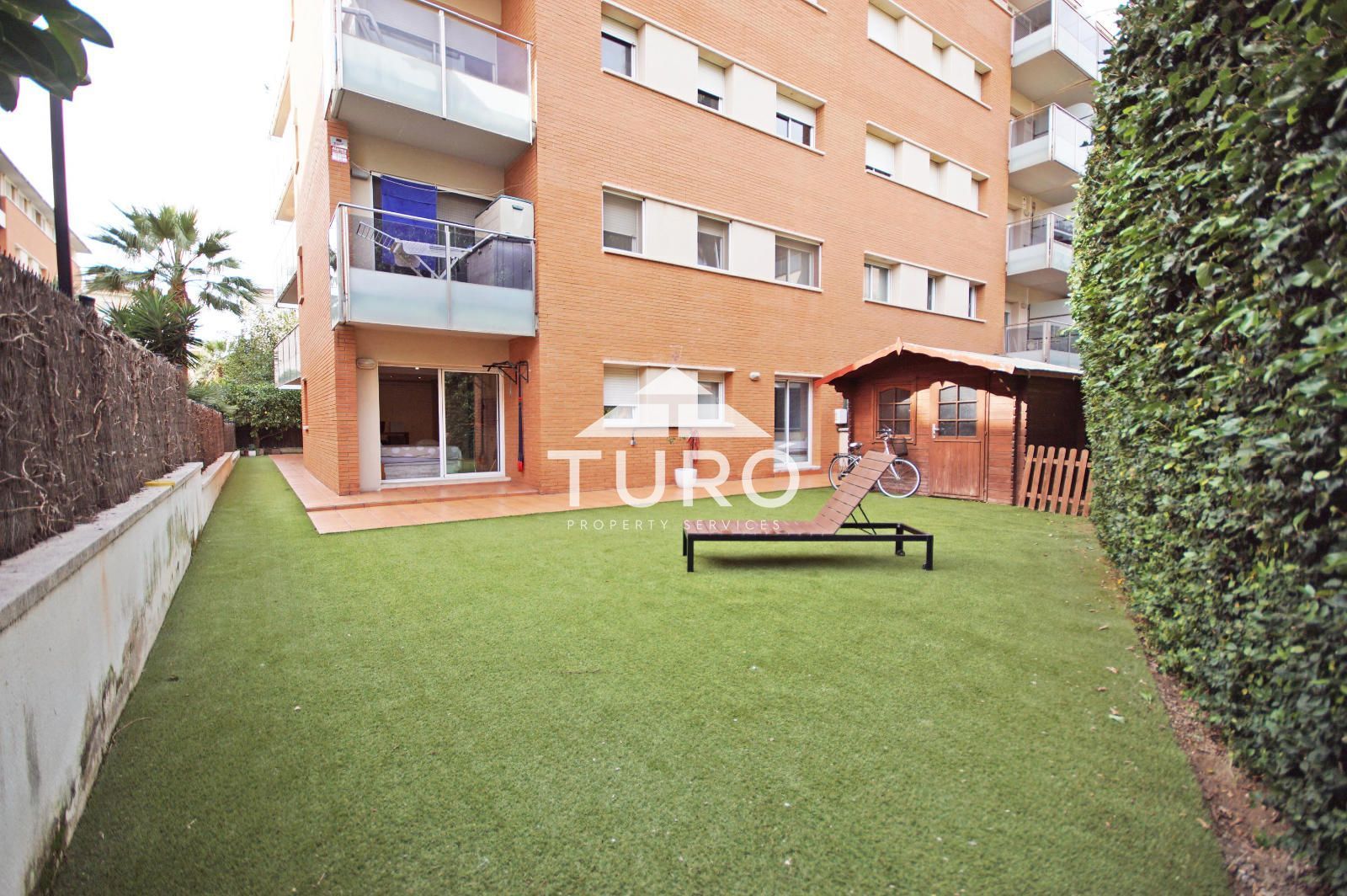 Vista exterior de Pis en venda en Sitges amb Aire condicionat, Calefacció i Jardí privat