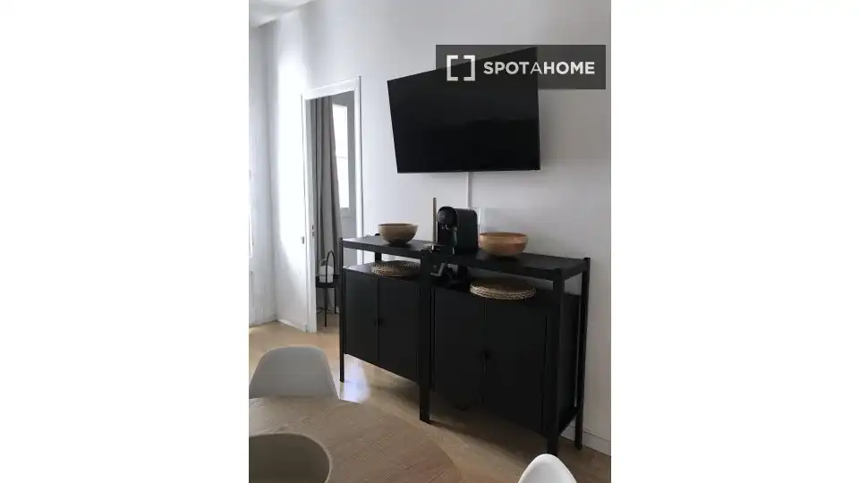Exterior view of Flat for share in L'Hospitalet de Llobregat  with Air Conditioner, Heating and Terrace