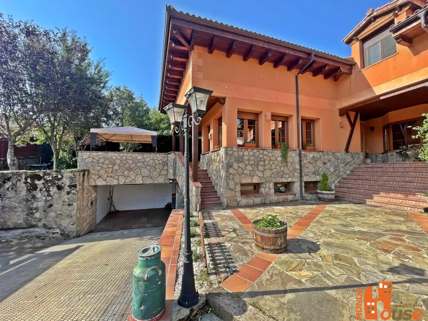 Vista exterior de Casa o chalet en venta en Real Sitio de San Ildefonso con Calefacción y Terraza
