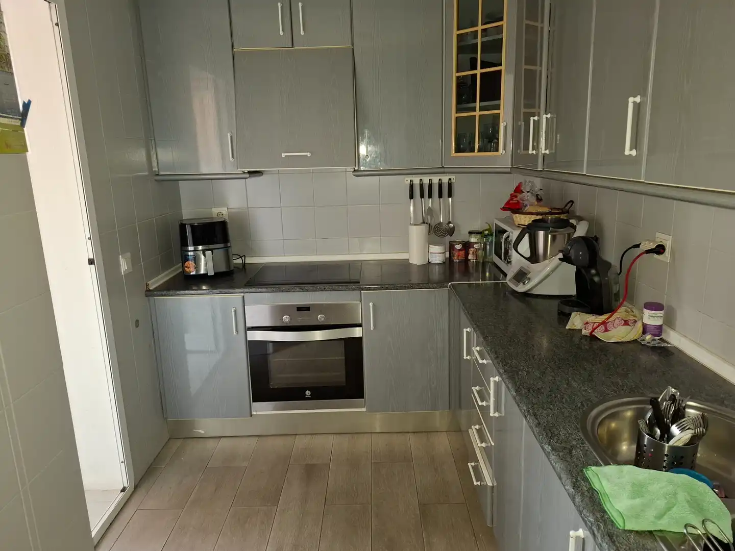 Kitchen of Flat for sale in Sevilla  with Air Conditioner, Terrace and Storage room