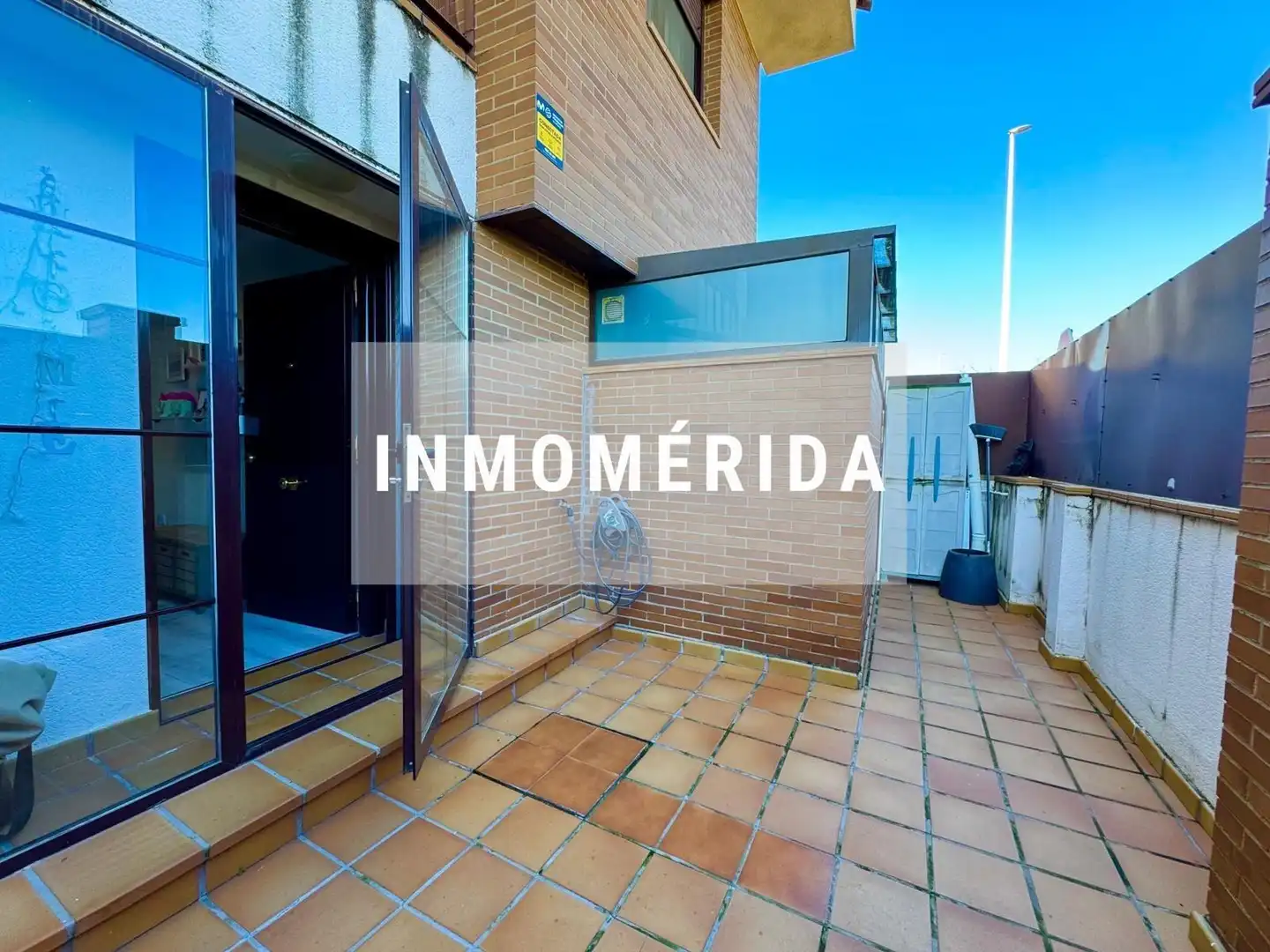 Vista exterior de Casa adosada en venta en Mérida con Aire acondicionado, Calefacción y Jardín privado
