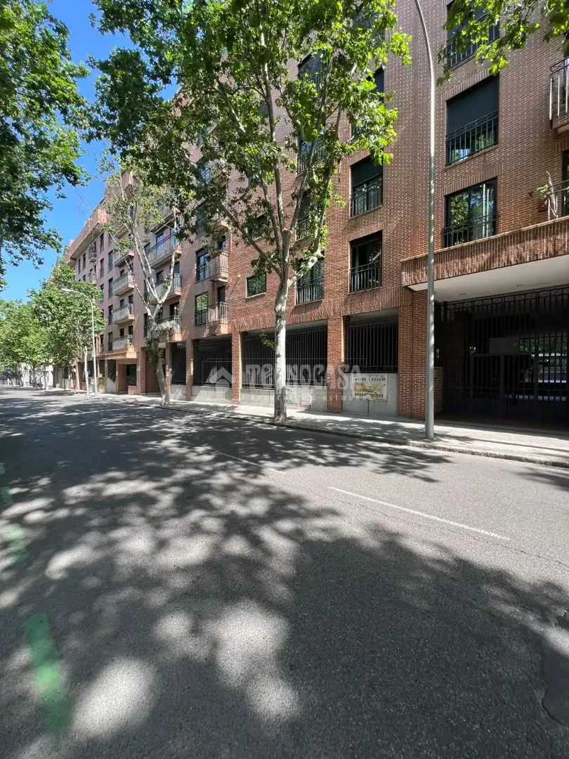Exterior view of Garage for sale in Madrid