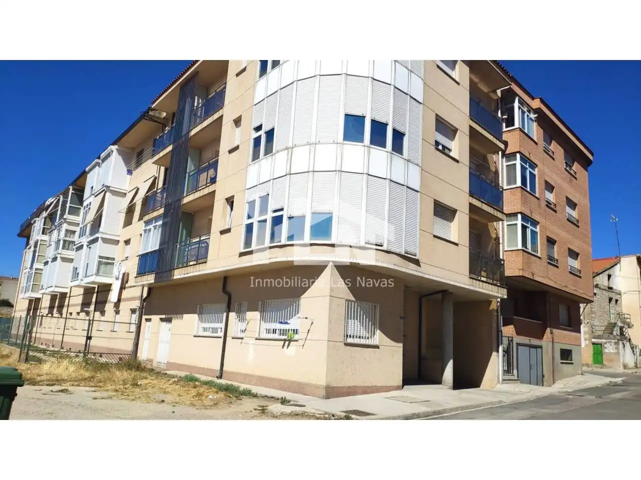 Vista exterior de Garatge en venda en Las Navas del Marqués 