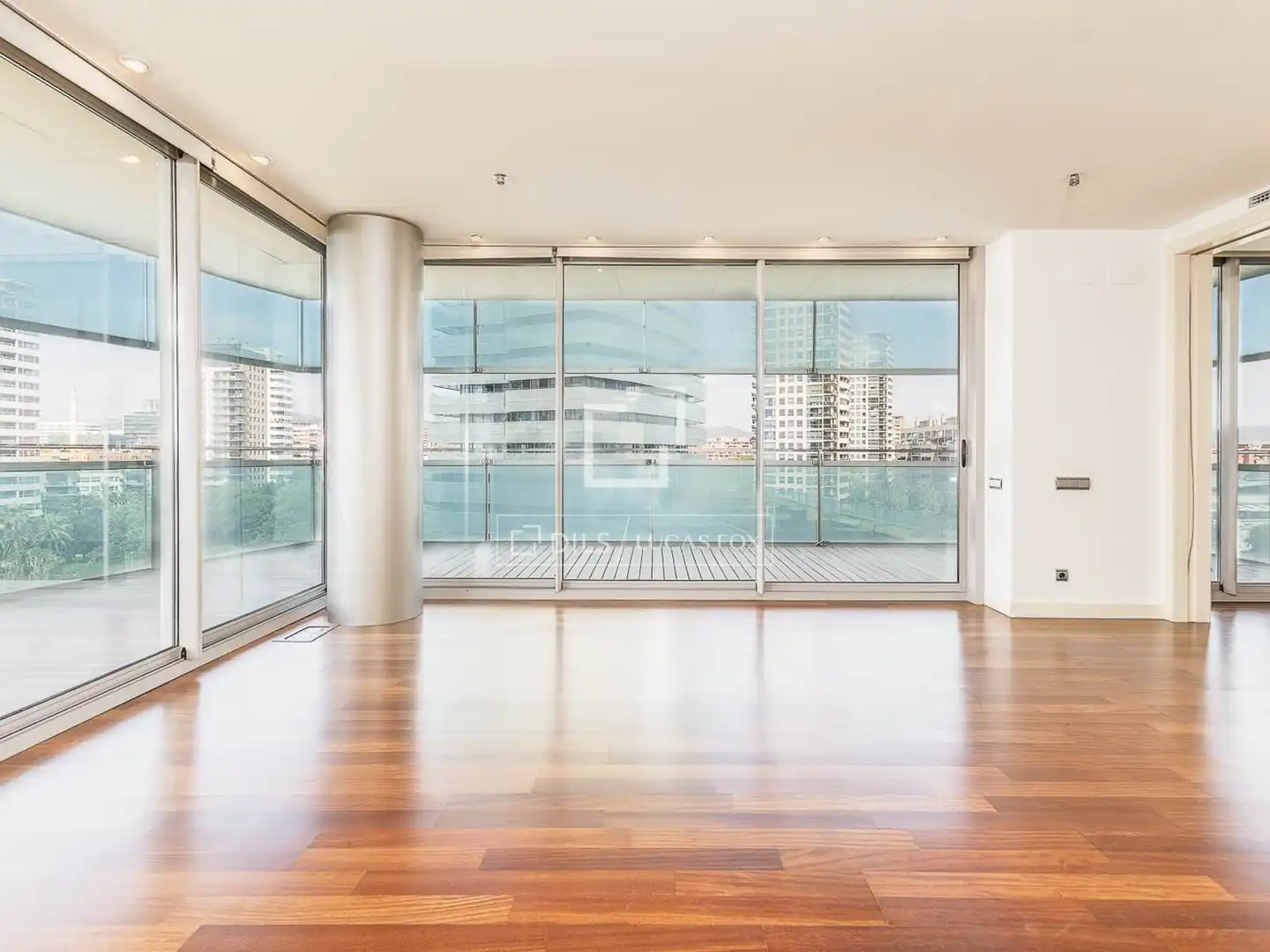 Sala de estar de Piso en venta en Barcelona con Aire acondicionado, Calefacción y Jardín privado