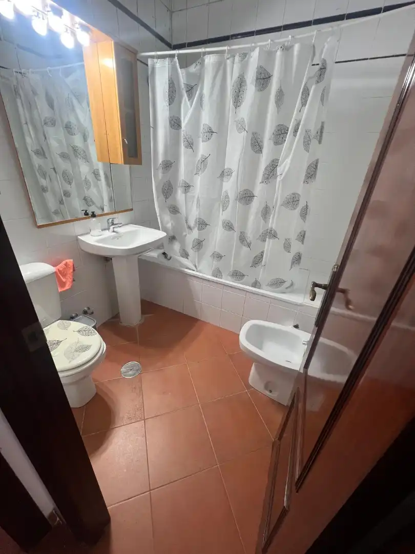 Bany de Casa adosada de lloguer en Puerto Real amb Aire condicionat, Moblat i Forn