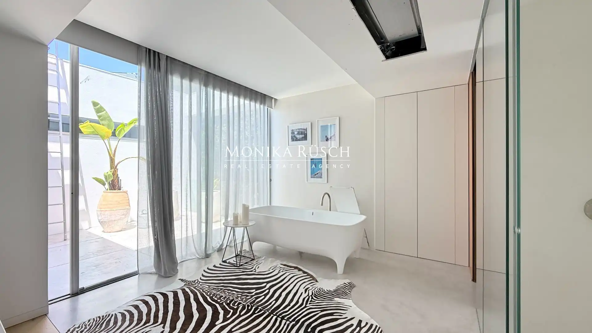Bathroom of Houses for rent in Castelldefels  with Air Conditioner, Heating and Private garden