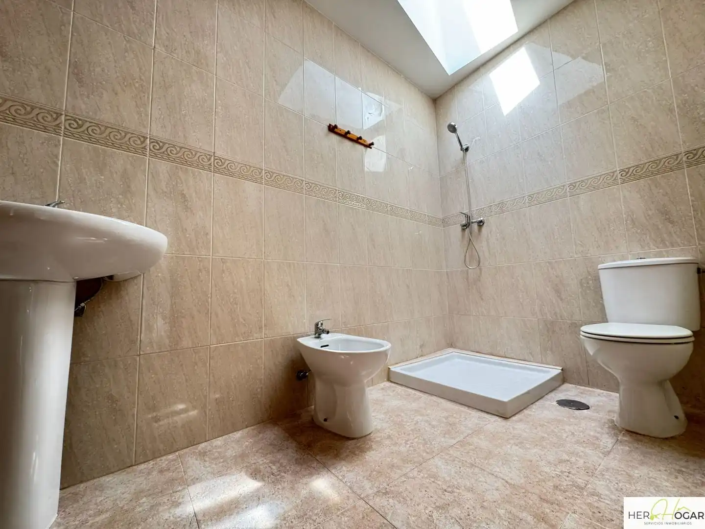 Bathroom of Flat for sale in Alameda de la Sagra  with Heating