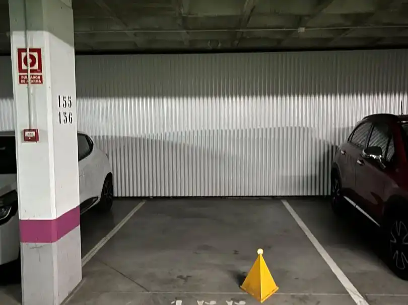 Parkplatz von Garage zur Miete in Juncal