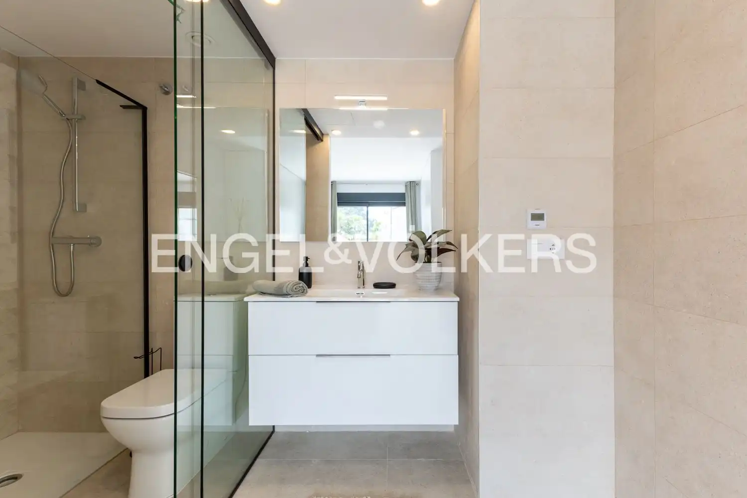 Baño de Piso en venta en Dénia con Aire acondicionado, Calefacción y Jardín privado
