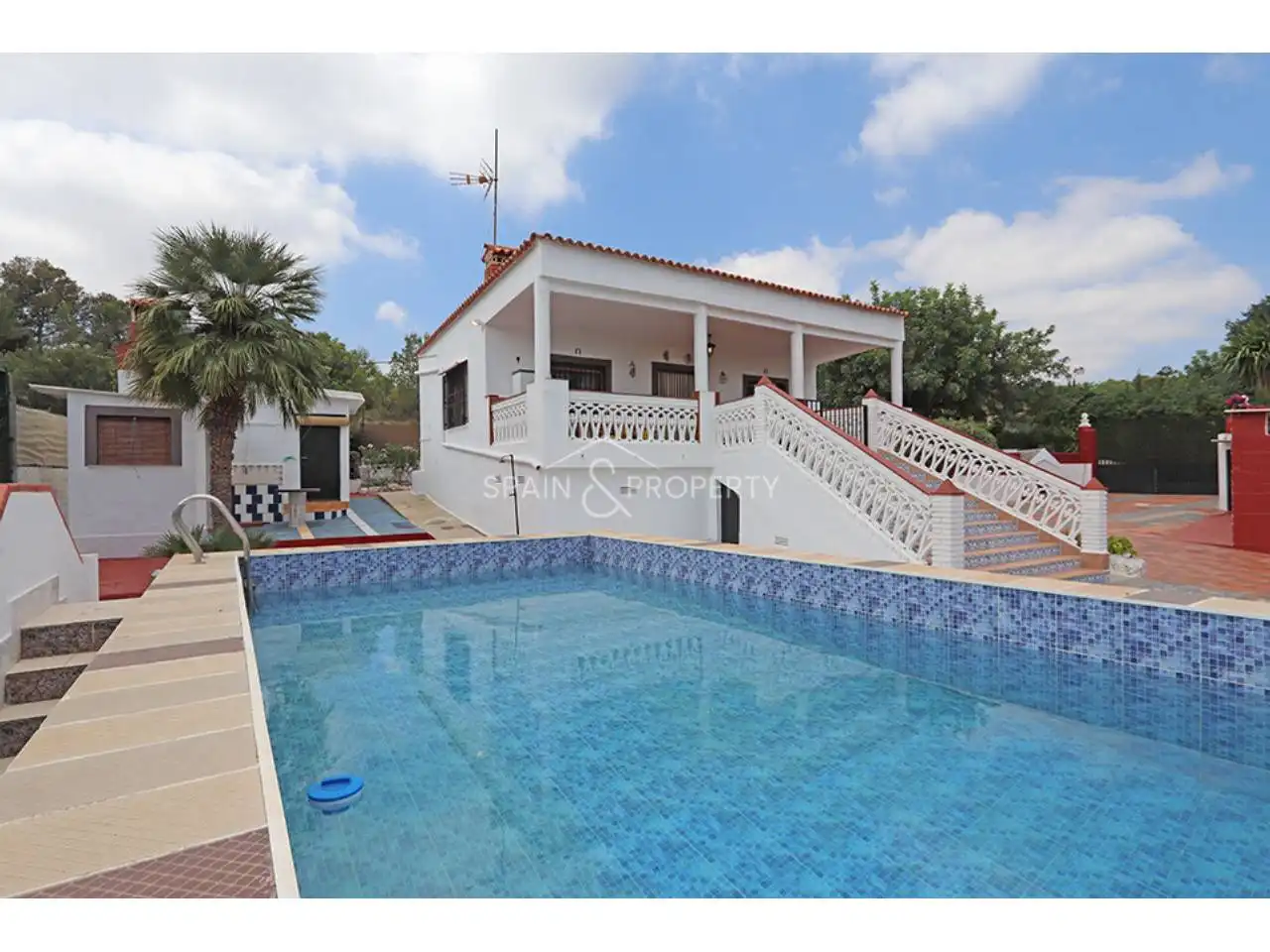 Detached house with pool for sale in Montserrat, imagen 2