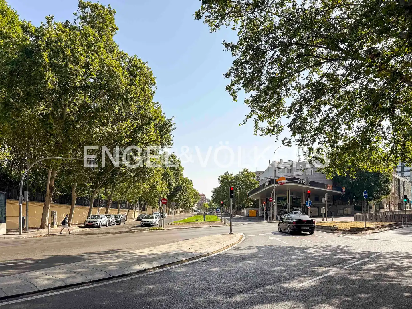 Vista exterior de Piso en venta en Madrid con Calefacción y Parquet