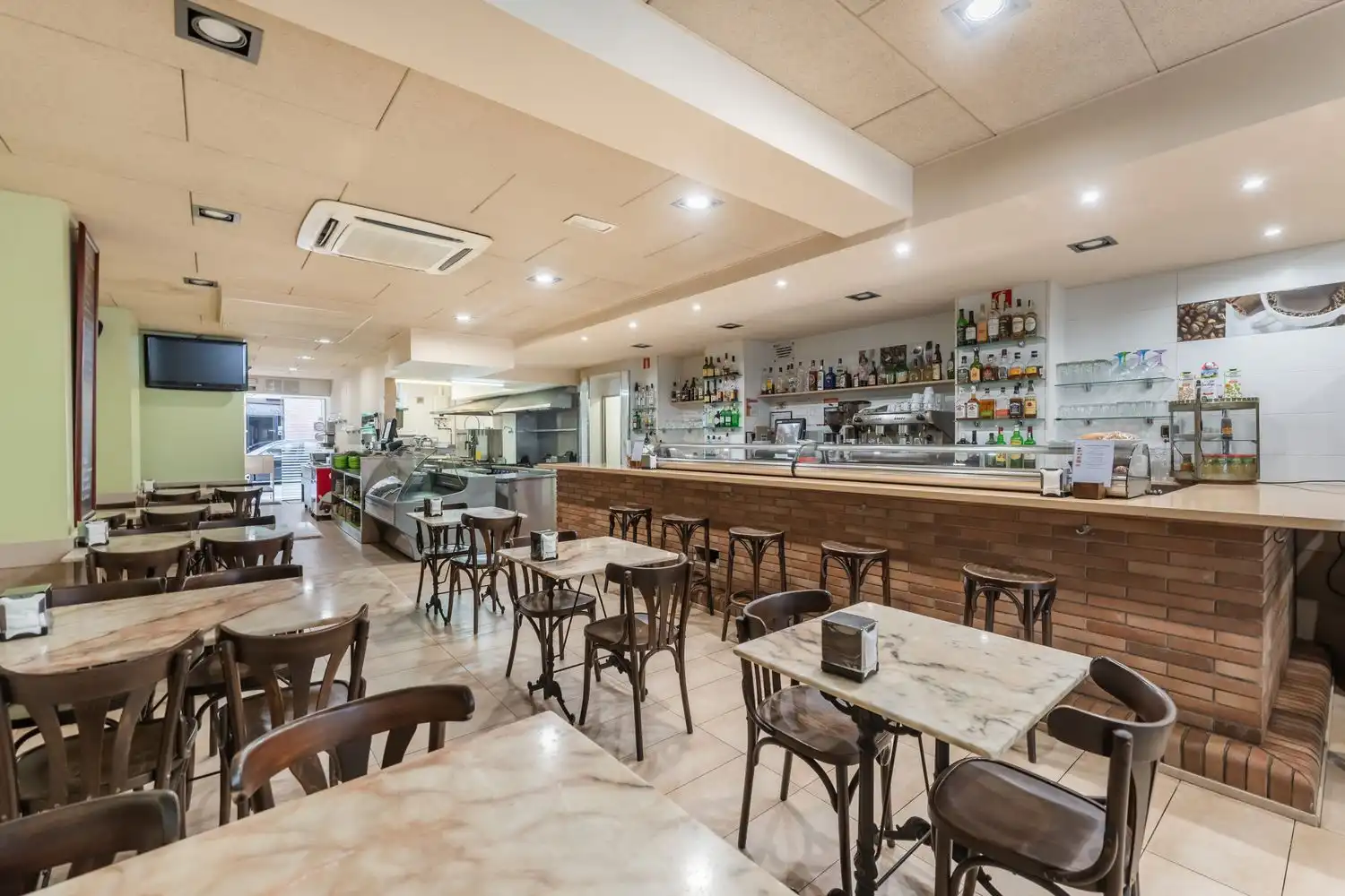 Local en venda en L'Hospitalet de Llobregat amb Aire condicionat