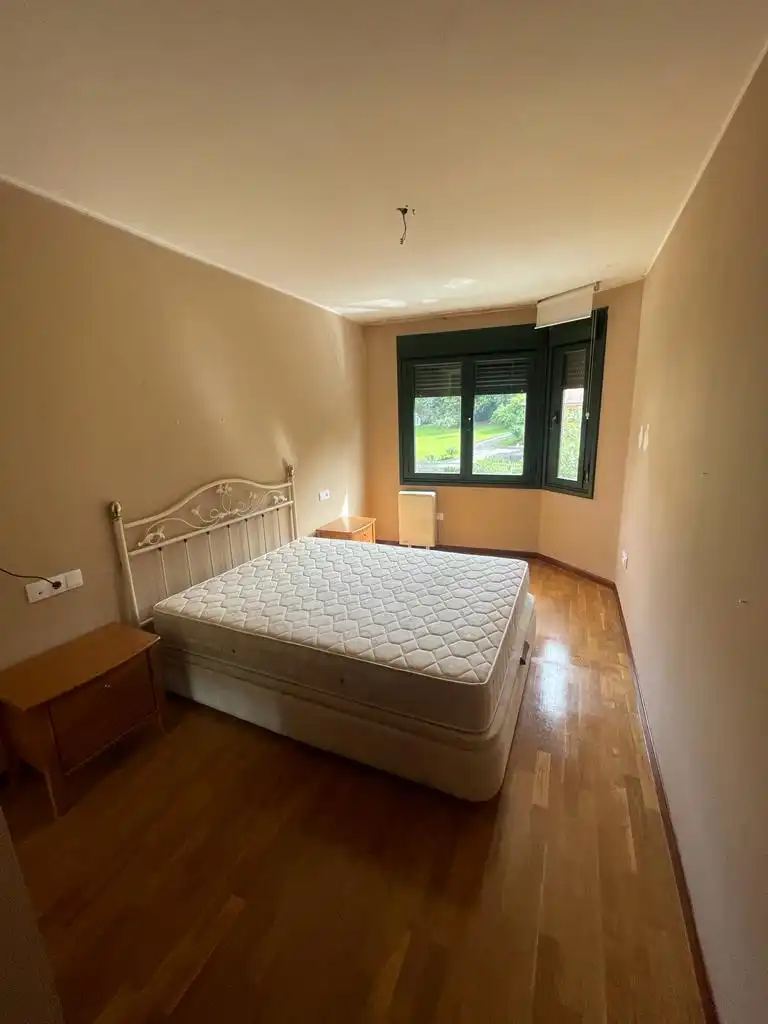 Habitación de Piso en venta en Piloña con Horno