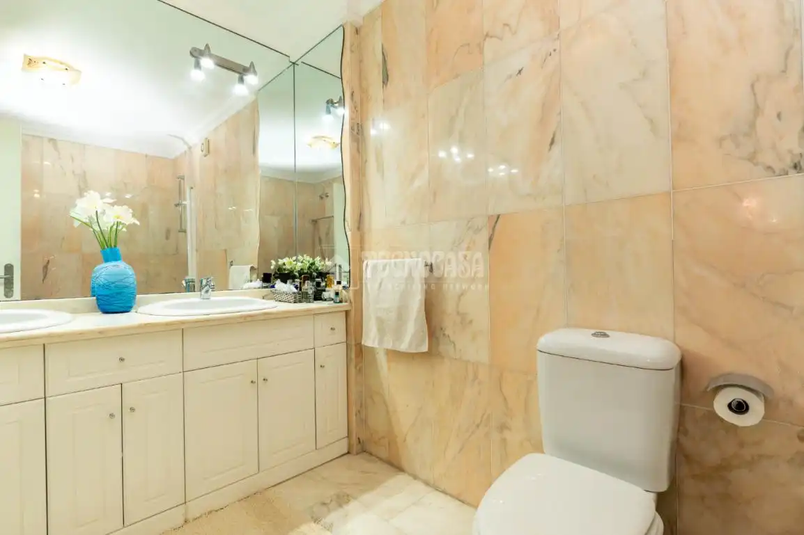 Baño de Piso en venta en Santiago del Teide con Balcón y Piscina comunitaria