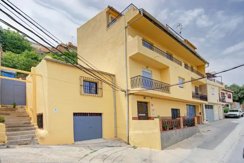 Casa con terraza en venta en Calle Real 1