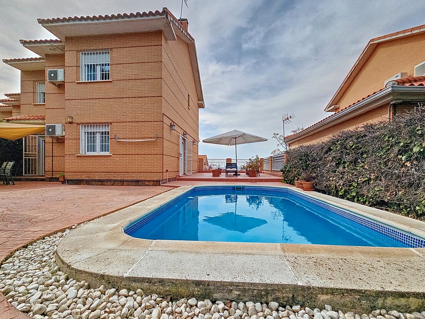 Piscina de Casa o xalet en venda en Aranjuez amb Aire condicionat, Calefacció i Jardí privat