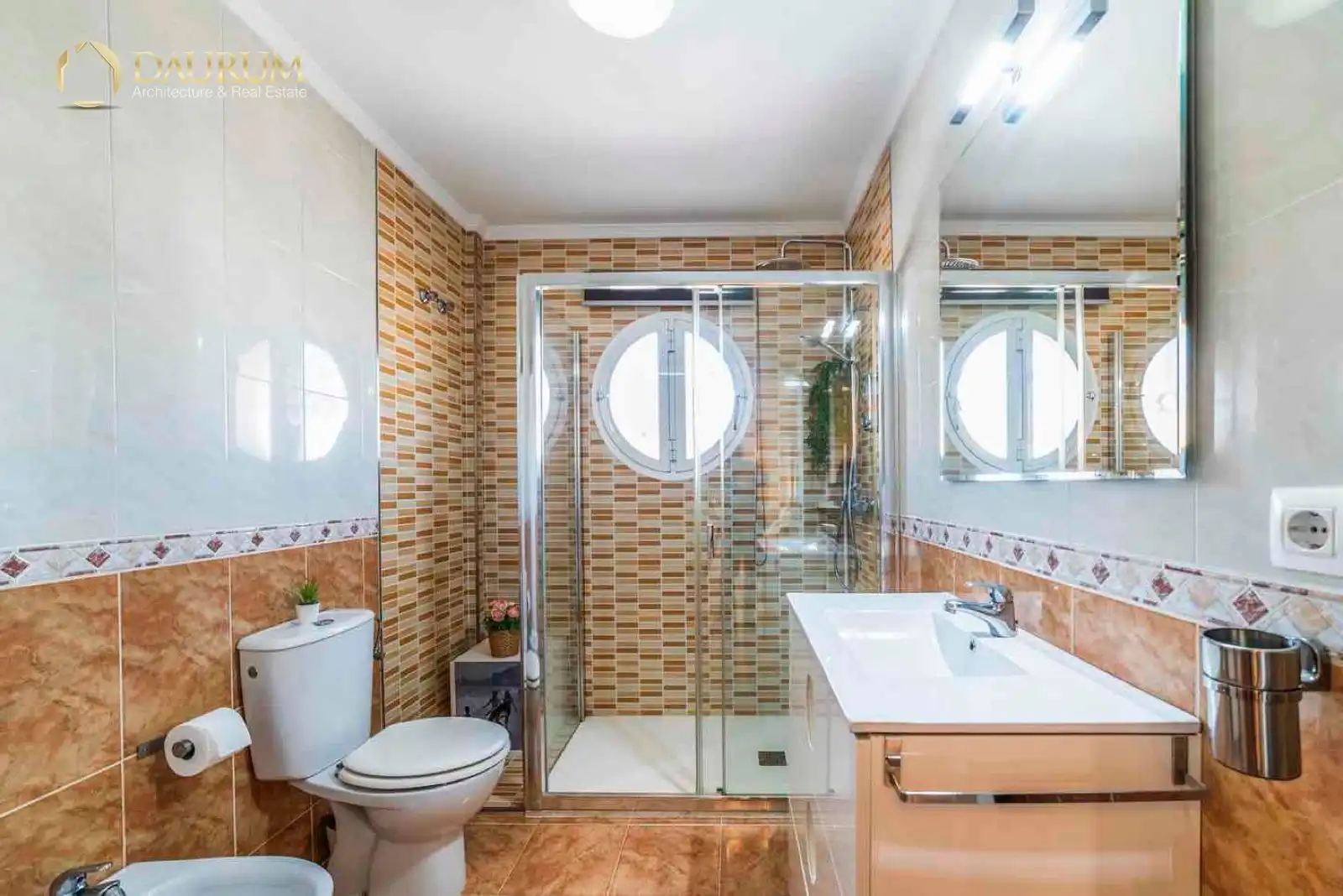 Baño de Casa adosada en venta en Bormujos con Aire acondicionado, Calefacción y Terraza