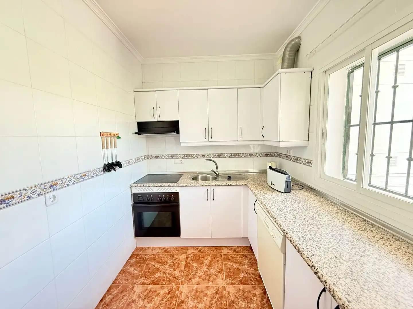 Cocina de Dúplex en venta en Nerja con Jardín privado, Trastero y Piscina comunitaria