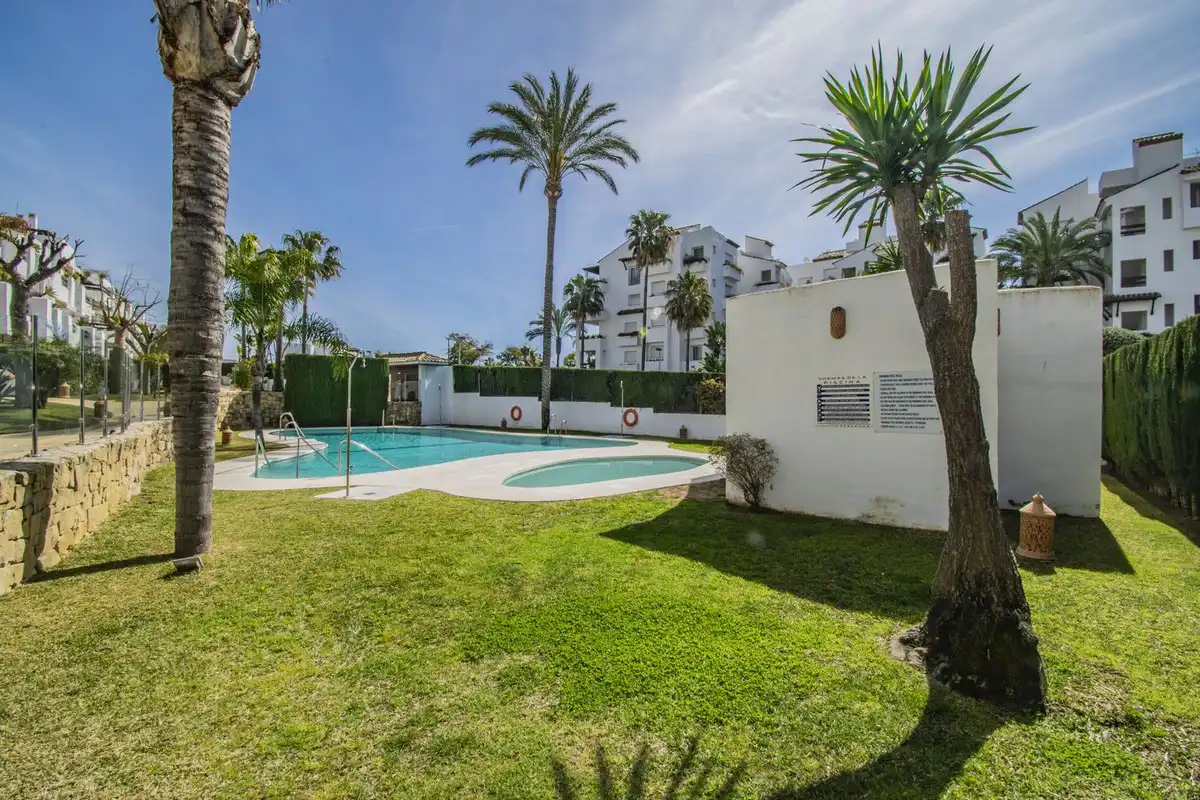 Jardí de Apartament en venda en Estepona amb Aire condicionat, Traster i Moblat