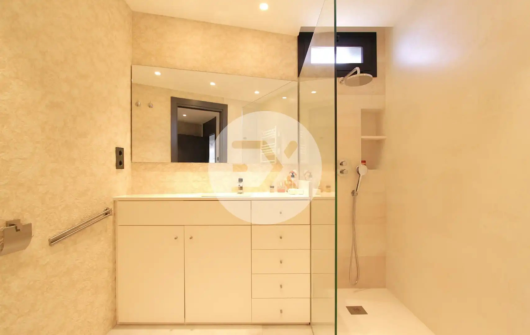 Bathroom of Houses for sale in Castelldefels  with Air Conditioner, Heating and Private garden