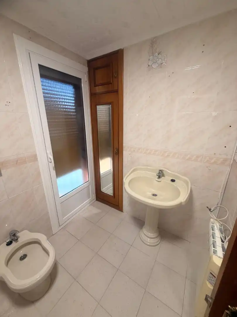 Bathroom of Flat for rent in Benalúa, Granada