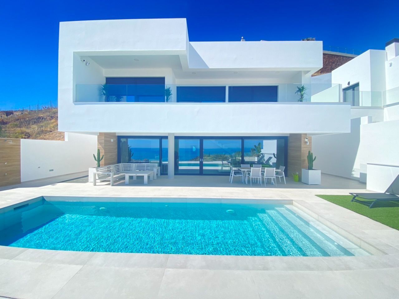 Swimming pool of House or chalet for sale in Nerja  with Air Conditioner, Heating and Private garden