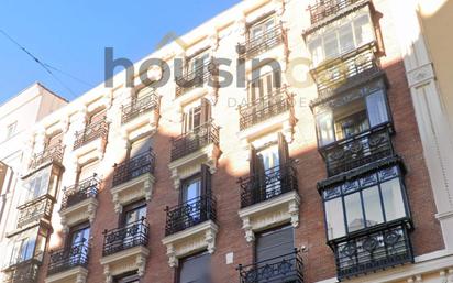 Vista exterior de Àtic en venda en  Madrid Capital amb Aire condicionat, Calefacció i Parquet