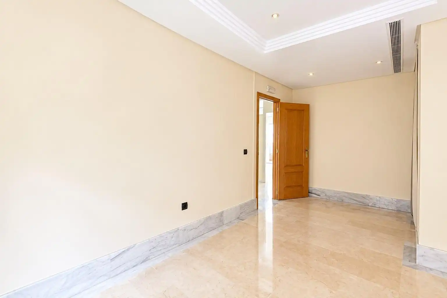 Local comercial en venta en Calle DOLORES IBARRURI, imagen 7