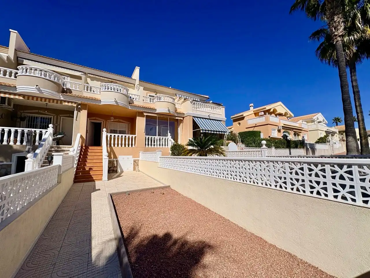 Vista exterior de Casa adosada en venta en Rojales con Terraza, Trastero y Piscina
