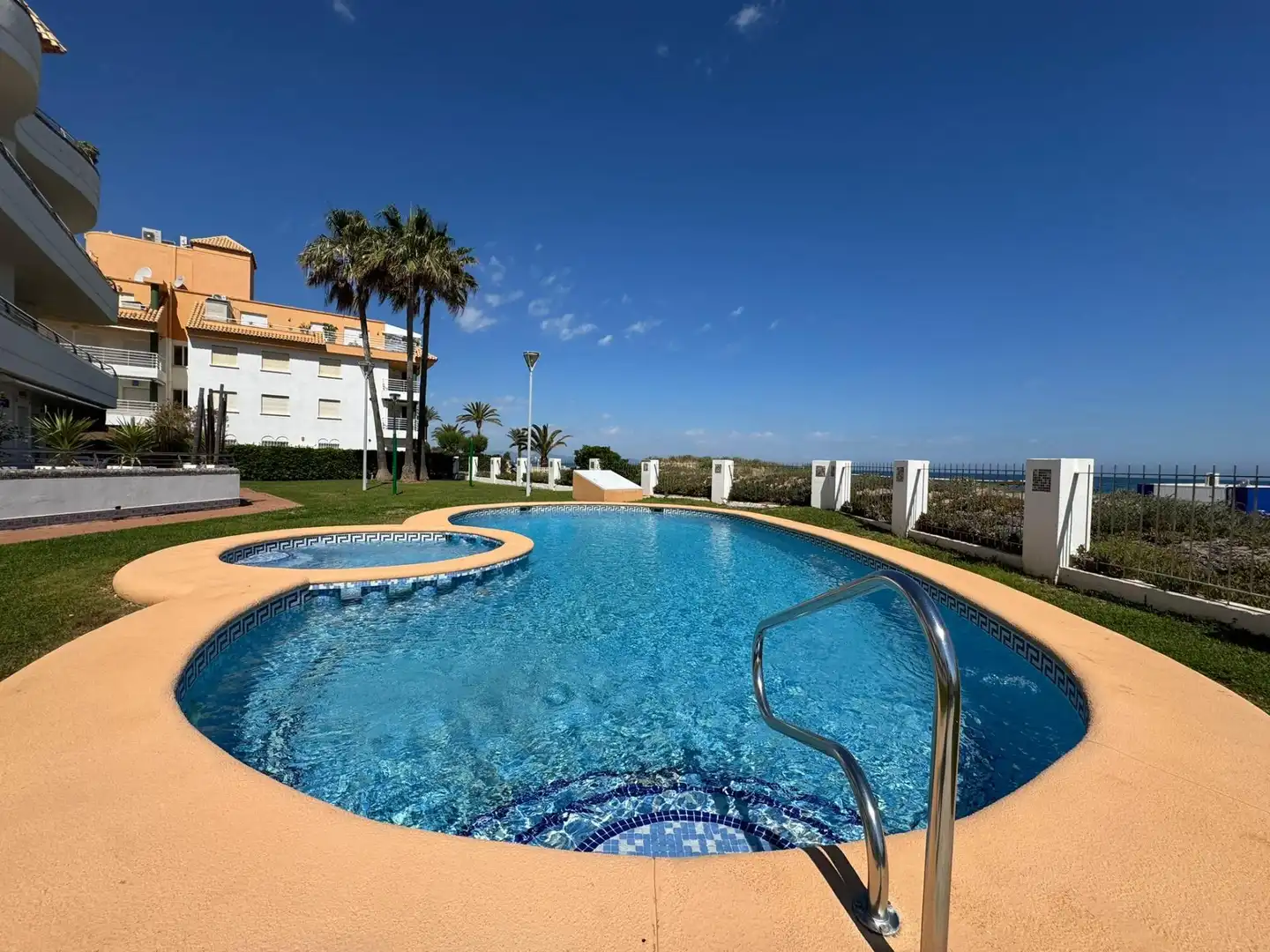 Piscina de Apartamento en venta en Dénia con Aire acondicionado, Calefacción y Jardín privado