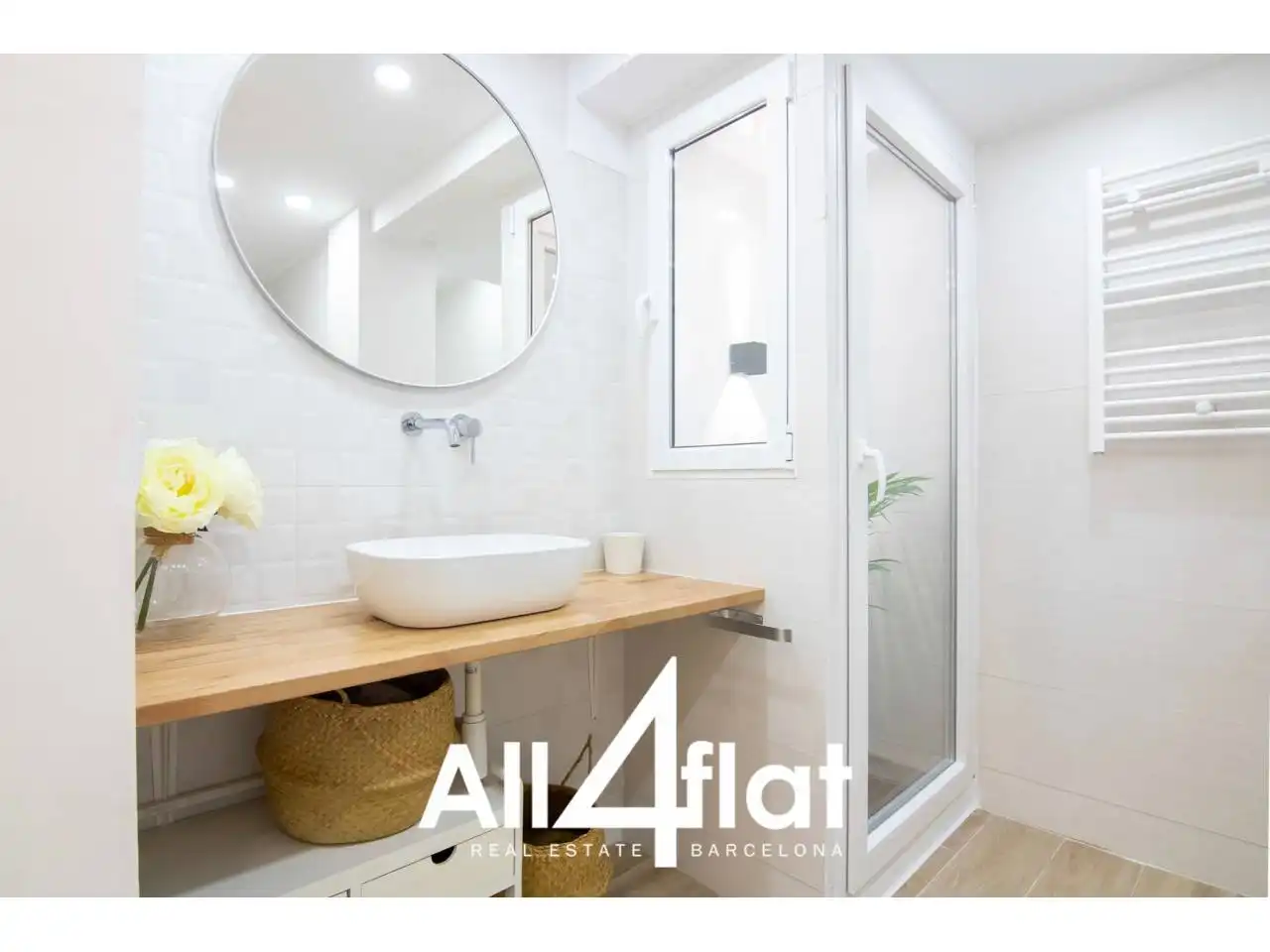 Badezimmer von Wohnung zur Miete in Barcelona mit Klimaanlage, Parkett und Möbliert