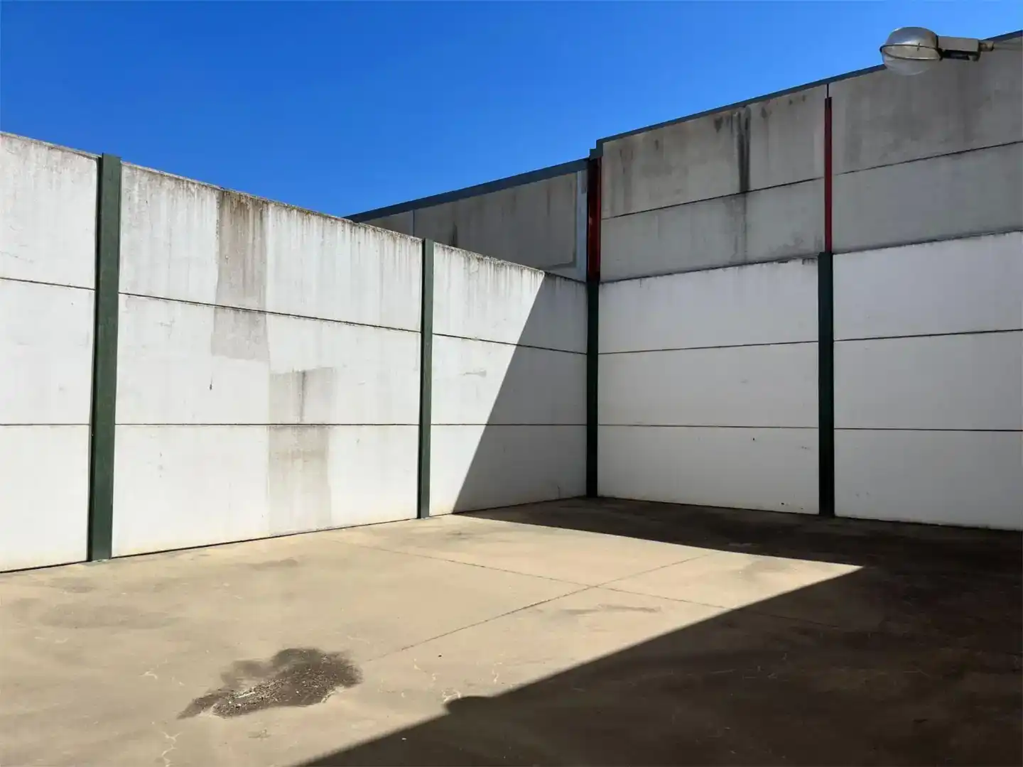 Vista exterior de Nave industrial en venta en La Puebla del Río