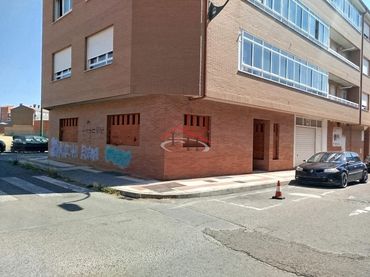 Local comercial en venda a Santiago Apóstol