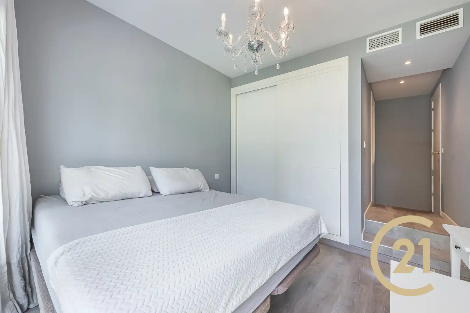 Habitación de Planta baja en venta en Marbella con Aire acondicionado, Terraza y Amueblado
