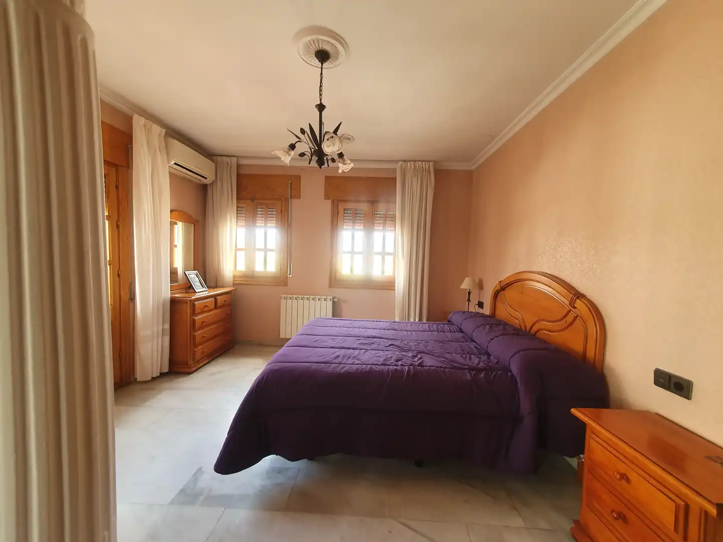 Dormitori de Casa o xalet en venda en Guadix amb Aire condicionat, Calefacció i Terrassa
