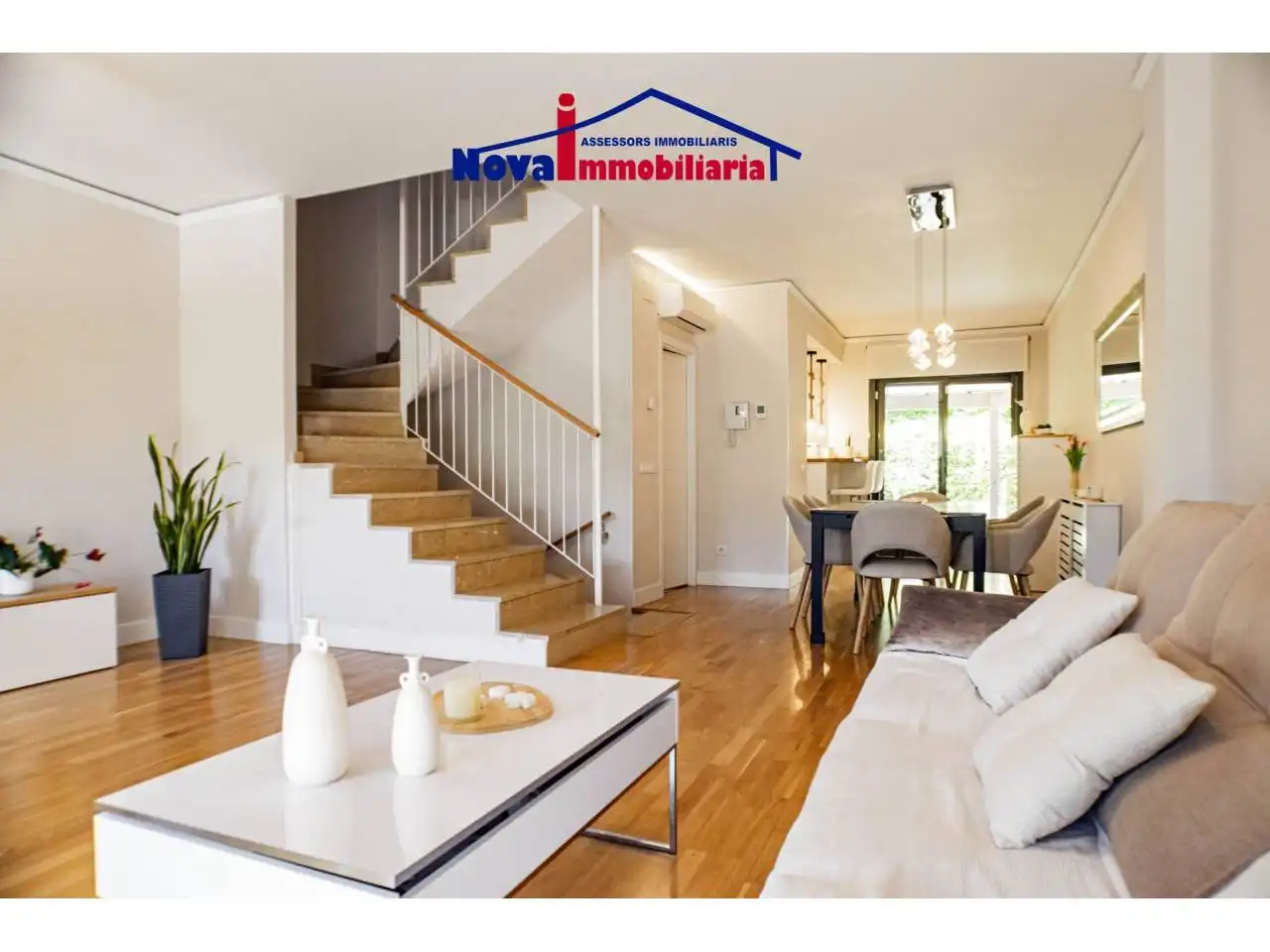 Wohnzimmer von Haus oder Chalet zum Verkauf in Sant Esteve Sesrovires mit Klimaanlage, Heizung und Privatgarten