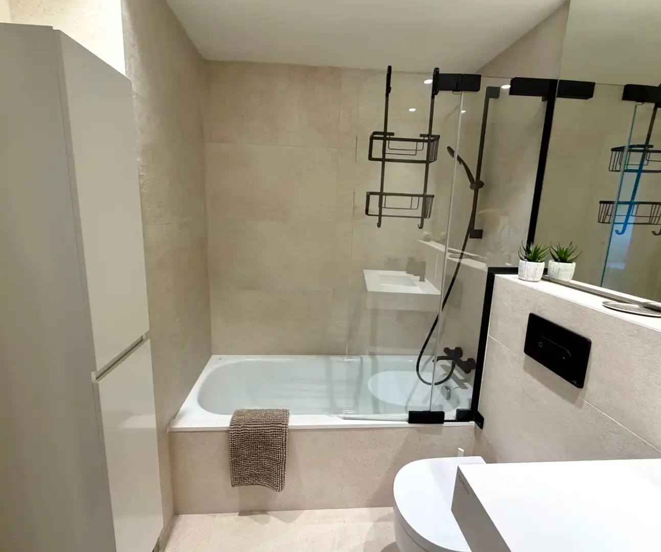 Bany de Apartament de lloguer en Sitges amb Aire condicionat, Calefacció i Jardí privat